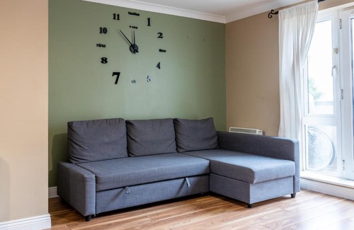 Sutton Cross Casa | Orchard Way, Shared Apartment with an Amazing Double Bedroom with Ensuite