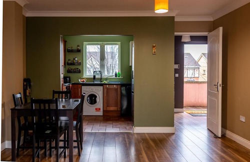 Sutton Cross Casa | Orchard Way, Shared Apartment with an Amazing Double Bedroom with Ensuite