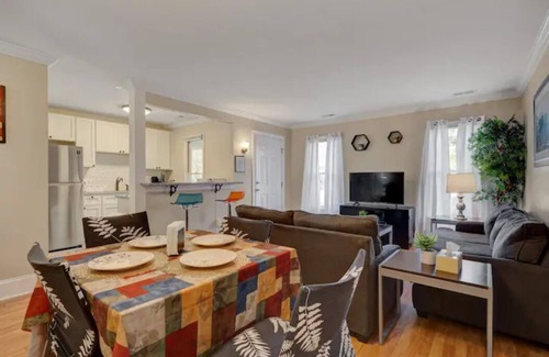 Durham Apartamento | Orchid 2BR Suite @ Forest Hills