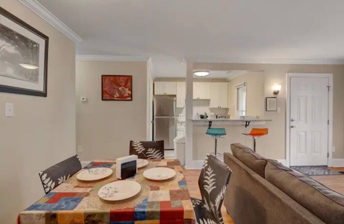 Durham Apartamento | Orchid 2BR Suite @ Forest Hills