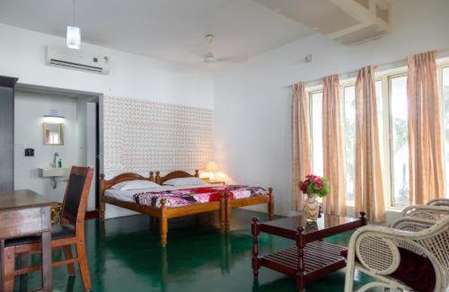 Andhakaranazhy Casa | Orchid Lake View Homestay