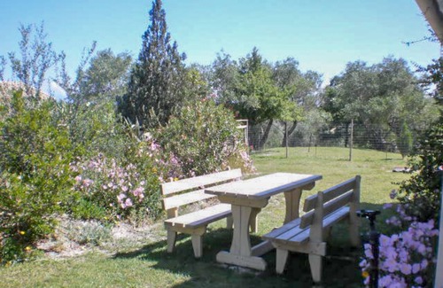 Petaleia Cabaña | Orchidea 2BR Cottage en Aroggia Farm por JJ Hospitality