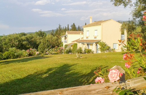 Petaleia Cabaña | Orchidea 2BR Cottage en Aroggia Farm por JJ Hospitality