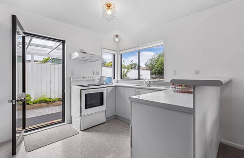 Orewa Cabaña | OREWA ESTUARY RETREAT - OREWA DOWNSTAIRS HOLIDAY UNIT in Orewa