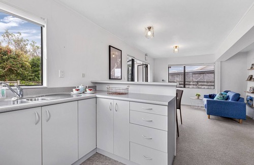 Orewa Cabaña | OREWA ESTUARY RETREAT - OREWA DOWNSTAIRS HOLIDAY UNIT in Orewa