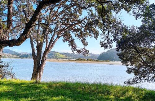 Orewa Casa | Orewa family holiday house with 3 bed-rooms view on deck near cafe, bush & river