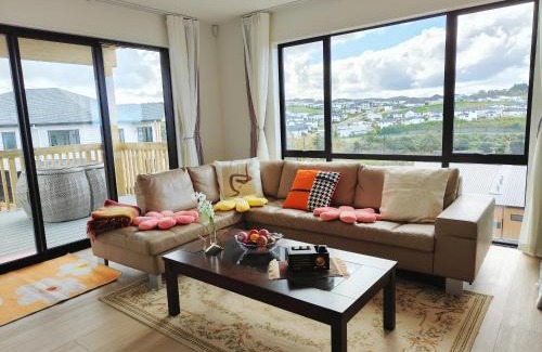 Orewa Casa | Orewa New house with view on deck near Cafe,bush & river