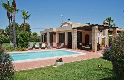 Elche Chalet De Esquí | Granja de pommegrantes orgánicos, huerta con hierbas, etc. y piscina de agua salada.
