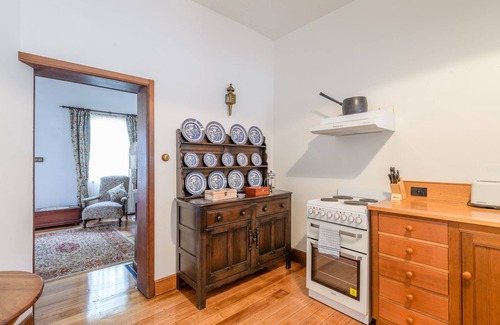 Richmond Cabaña | Original 1823 Bridge Cottage / Sergeants Cottage