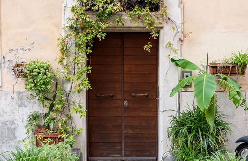 Campitelli Apartamento | Original church converted into a dwelling, at the Colosseum, Historic Roman Center.