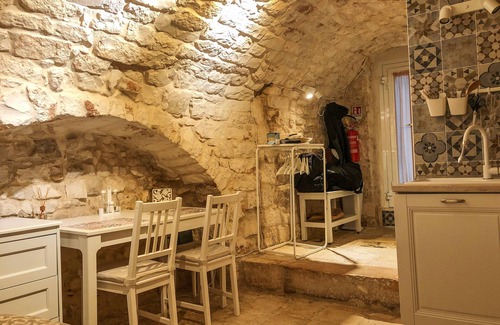 Conversano Apartamento | Original dwelling totally made of stone and finely renovated. Pearl.