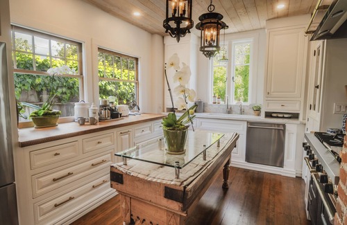 Alta Mesa Casa | Original Frank Lloyd Wright Home, Walk to Everything, 3 Blocks to Beach