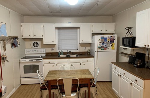 Salvo Cabaña | Original Hatteras Beach Box! Family-owned & loved; flexible check-in/out days!