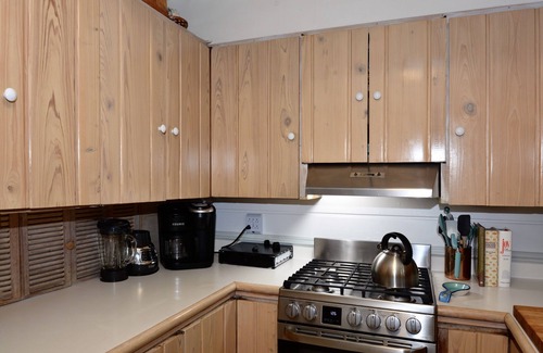 North Shores Casa | Original North Shores Beach House w/ 4BR! Quick walk to Private Beach