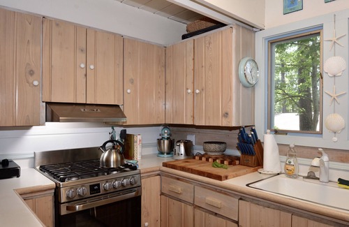 North Shores Casa | Original North Shores Beach House w/ 4BR! Quick walk to Private Beach