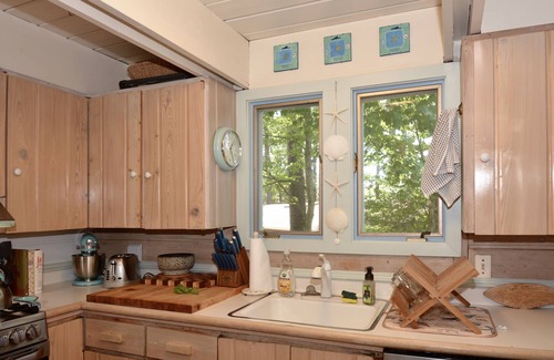 North Shores Casa | Original North Shores Beach House w/ 4BR! Quick walk to Private Beach