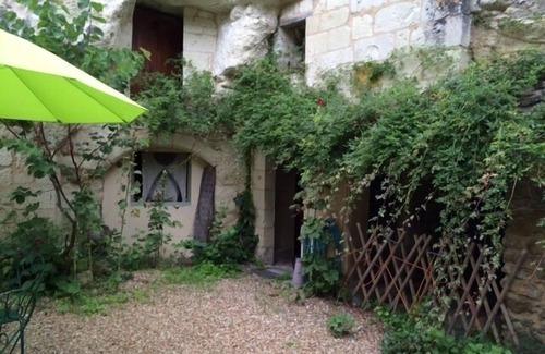 Parnay Casa | Original troglodyte house on the banks of the Loire: Les Troglos Verts
