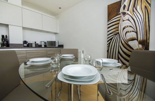 Seafront Cabaña | Orion Marina Sea View Parking by Brighton Holiday Lets