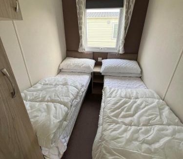 Caister-on-Sea Complejo | Ormesby 8, Haven Holiday Park, Caister - Four Bedroom, sleeps 8, pets welcome - 2 minutes from the beach!