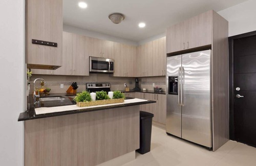 McAllen Casa | Oro Azul Townhome: Where Luxury Meets Comfort