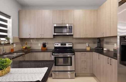 McAllen Casa | Oro Azul Townhome: Where Luxury Meets Comfort