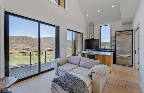 Crozet Cabaña | Orso Blu Farm Guesthouse, one-of-a-kind in Crozet