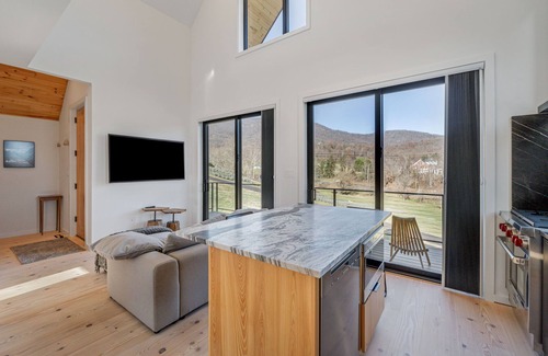 Crozet Cabaña | Orso Blu Farm Guesthouse, one-of-a-kind in Crozet