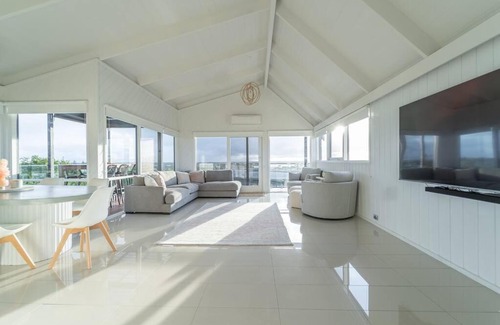 Ocean Grove Casa | ORTON BEACH VIEWS 200m to BEACH & RESTAURANTS