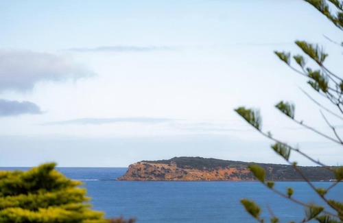 Ocean Grove Casa | ORTON BEACH VIEWS 200m to BEACH & RESTAURANTS