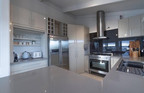 Ocean Grove Casa | ORTON BEACH VIEWS 200m to BEACH & RESTAURANTS
