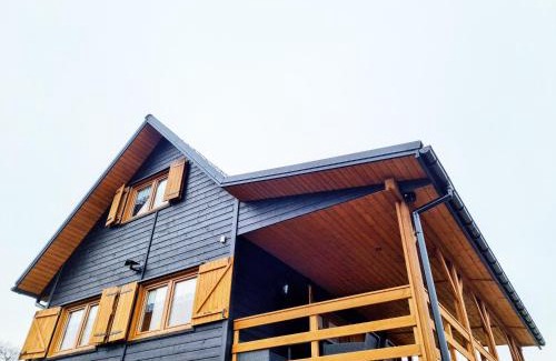 Sierpnica Chalet De Esquí | Osada Sierpnica - Uroczy dom z kominkiem i balią w Górach Sowich