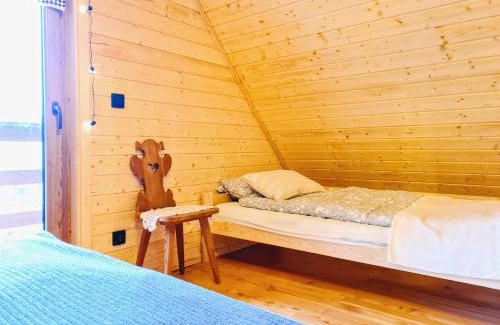 Sierpnica Chalet De Esquí | Osada Sierpnica - Uroczy dom z kominkiem i balią w Górach Sowich