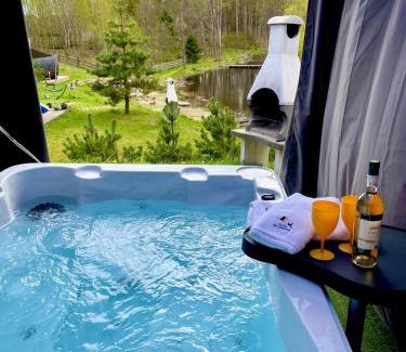 Podjazy Casa | Osada Skoczkowo komfortowe domki z jacuzzi nad jeziorem- sauna- balia- prywatny staw wędkarski