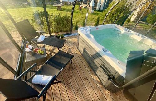 Podjazy Casa | Osada Skoczkowo komfortowe domki z jacuzzi nad jeziorem- sauna- balia- prywatny staw wędkarski