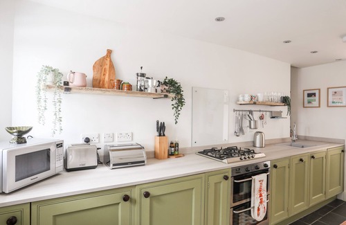 Menai Bridge Casa | OSBORNE HOUSE, pet friendly, with open fire in Menai Bridge