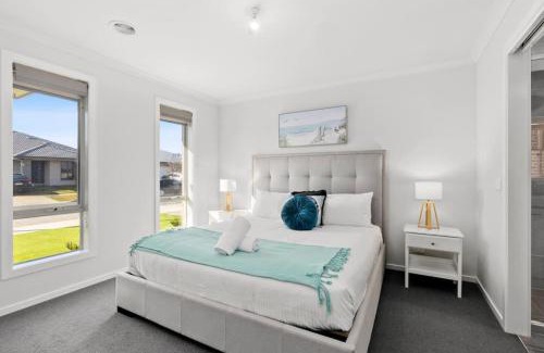 Armstrong Creek Casa | OSCAR A Tranquil Armstrong Creek Home NETFLIX