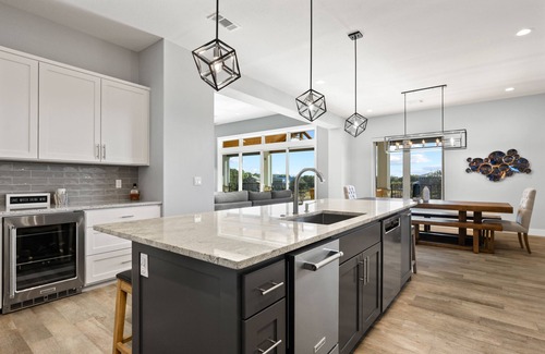 Kingsland Casa | Osi Lago LBJ Luxury Lakefront Resort - Sleeps 27, Pool, Spa, Boating, Golf, Wine