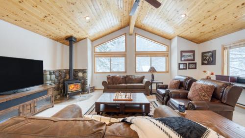 Truckee Casa | Oslo Haus by AvantStay Cabin Retreat Near Northstar Downtown Truckee