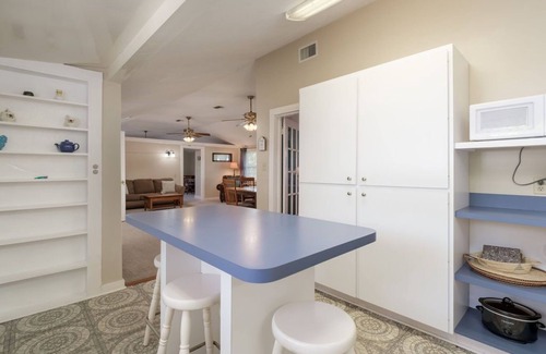 Cedar Key Casa | Osprey Nest- Historic Cedar Key. Pet Friendly!