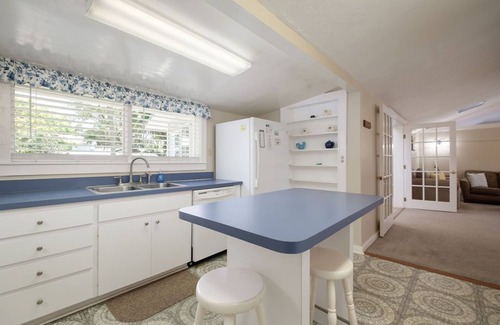 Cedar Key Casa | Osprey Nest- Historic Cedar Key. Pet Friendly!