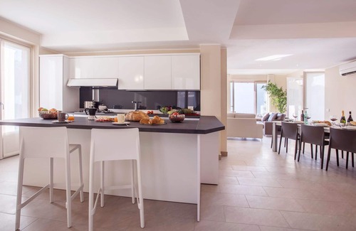 Tremezzina Casa | Ossuccio Grande "C" Casa privada con piscina, terraza, jardín "y estacionamiento privado