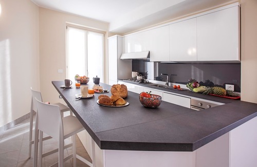 Tremezzina Casa | Ossuccio Grande "C" Casa privada con piscina, terraza, jardín "y estacionamiento privado