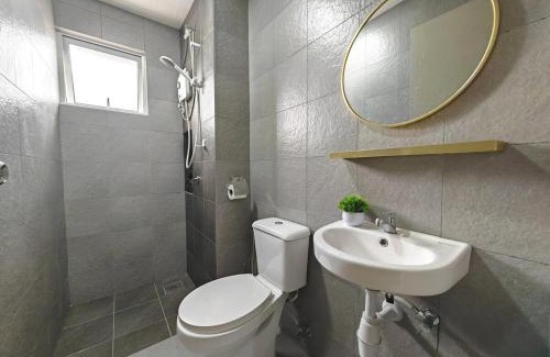 Bandar Baru Bangi Apartamento | Ostia New Designer Spacious 4 BR w Netflix & Wifi