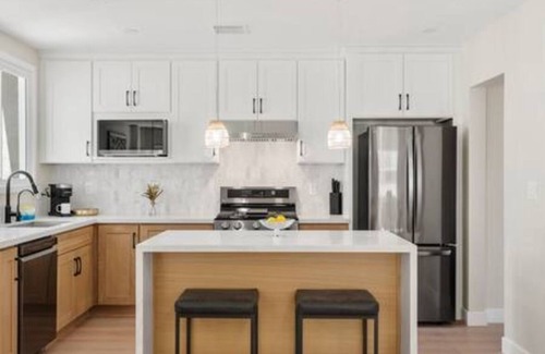The Plaza Casa | Ostrom · Modern heated pool&spa + 5 mi to beach