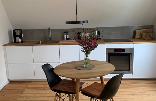 Nordstadt Apartamento | Ostseeloft Ferienwohnung 500 m Entfernt von der Flensburger Förde und Stadtnah