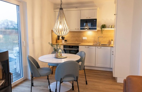 Tossens Casa | Ostwind - peace and quiet on the dyke. Sauna. Family time.