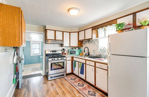 Oswego Apartamento | Oswego Apartment, Walk to Lake Ontario & Parks!