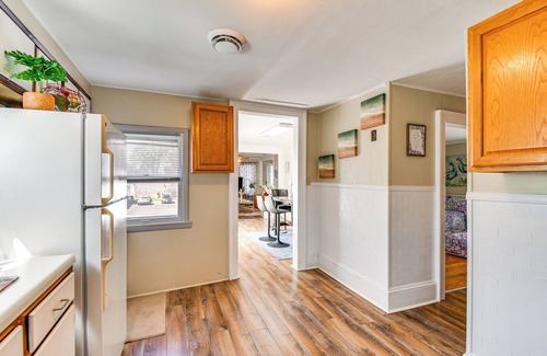 Oswego Apartamento | Oswego Apartment, Walk to Lake Ontario & Parks!