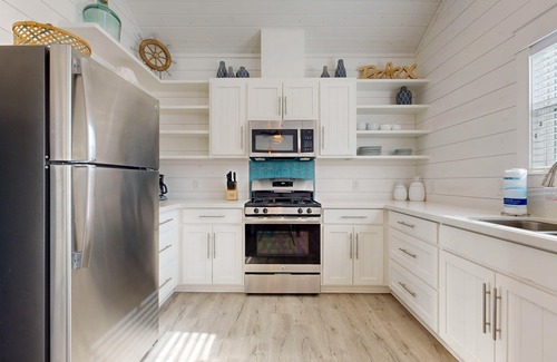 Port Aransas Cabaña | OTC #4 Sleeps 8, Pet Friendly, Golf Cart, Shared Pool