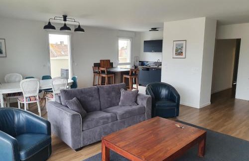 Ouistreham Apartamento | Othello Sea Flat - Appartement terasse familial